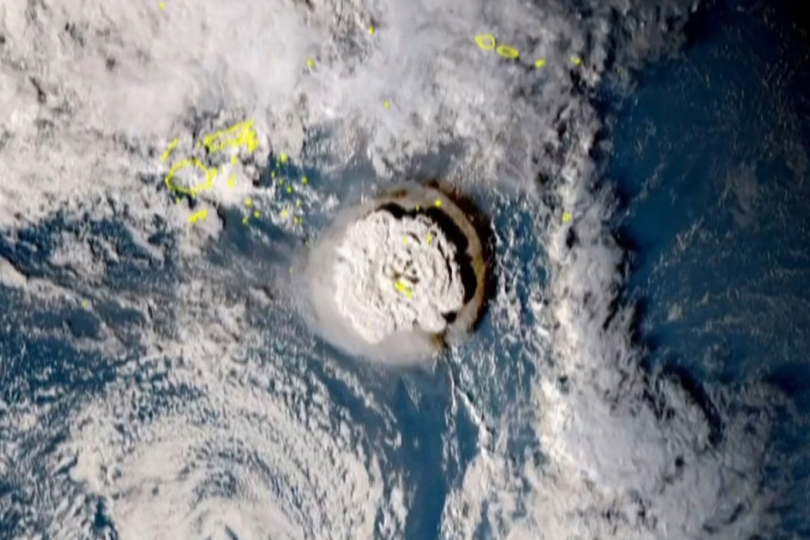 A seabed volcano erupting in the Pacific Ocean is equivalent to 1,000 atomic bombs 0