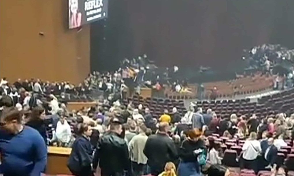 Witnesses describe a shooting that left more than 60 people dead in a Russian theater 0